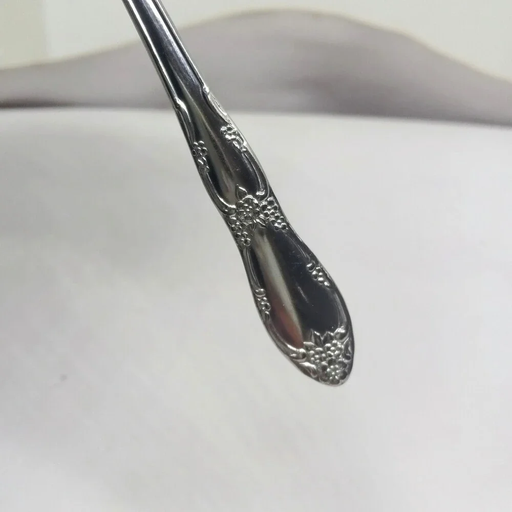 Oneida / WM A Rogers Fenway Stainless Steel Dinner Fork-Floral-Glossy-Daydream